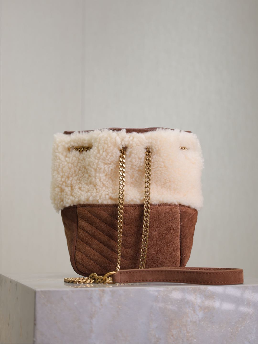 JOE MINI BUCKET BAG 19 IN WHITE SHEARLING AND BROWN SUEDE