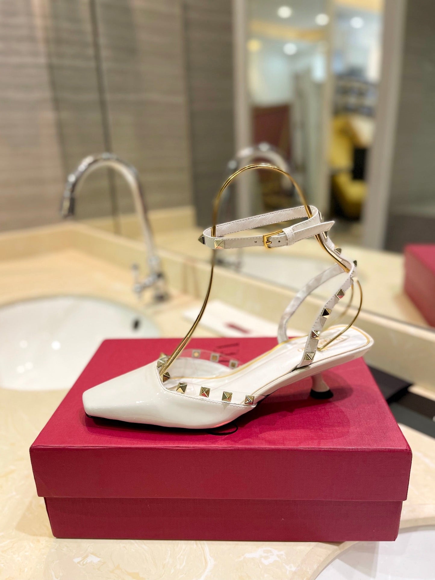 ROCKSTUD SLINGBACK IN WHITE CALFSKIN 50MM