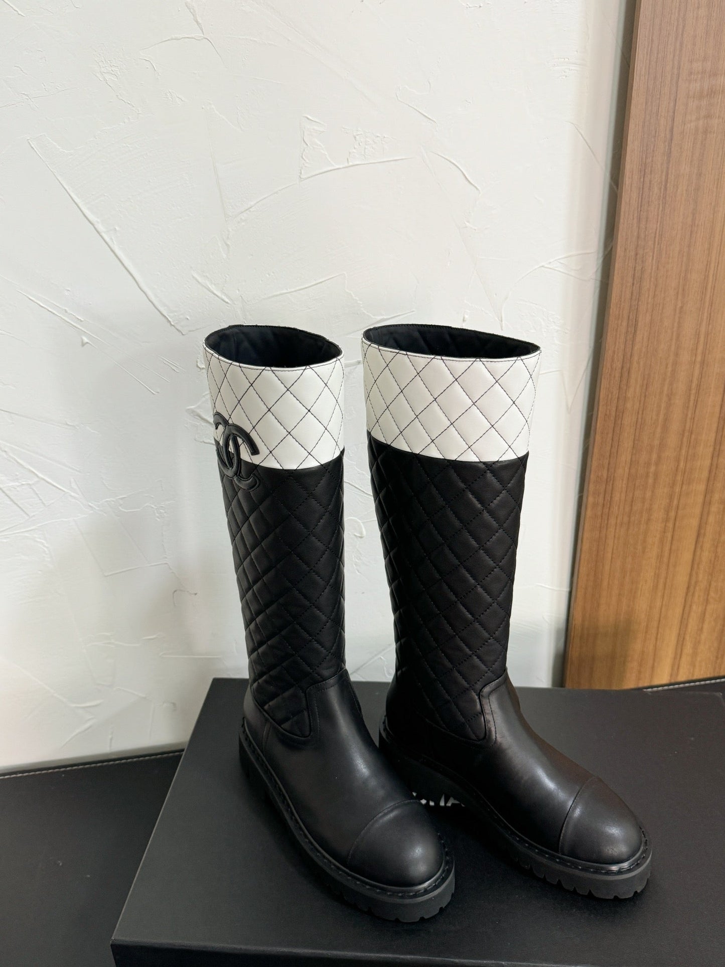 CC High Boots 40mm In Plain Black Mix White Quilted Calfskin 949750