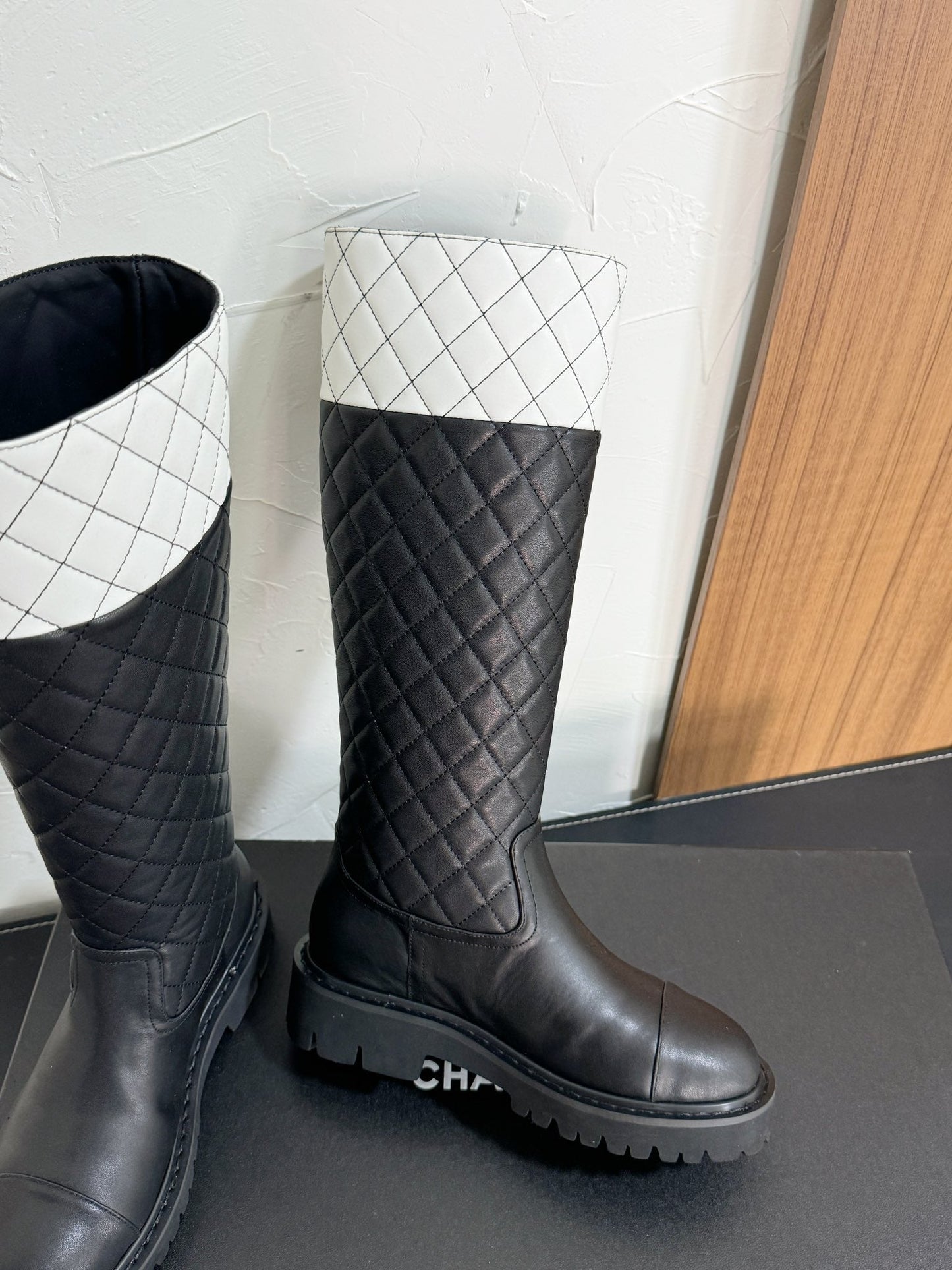 CC High Boots 40mm In Plain Black Mix White Quilted Calfskin 949750