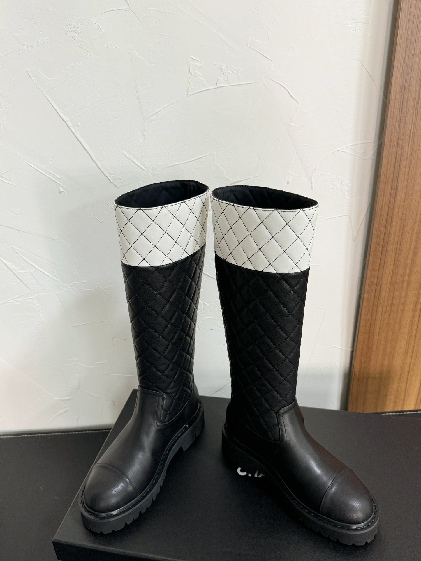 CC High Boots 40mm In Plain Black Mix White Quilted Calfskin 949750