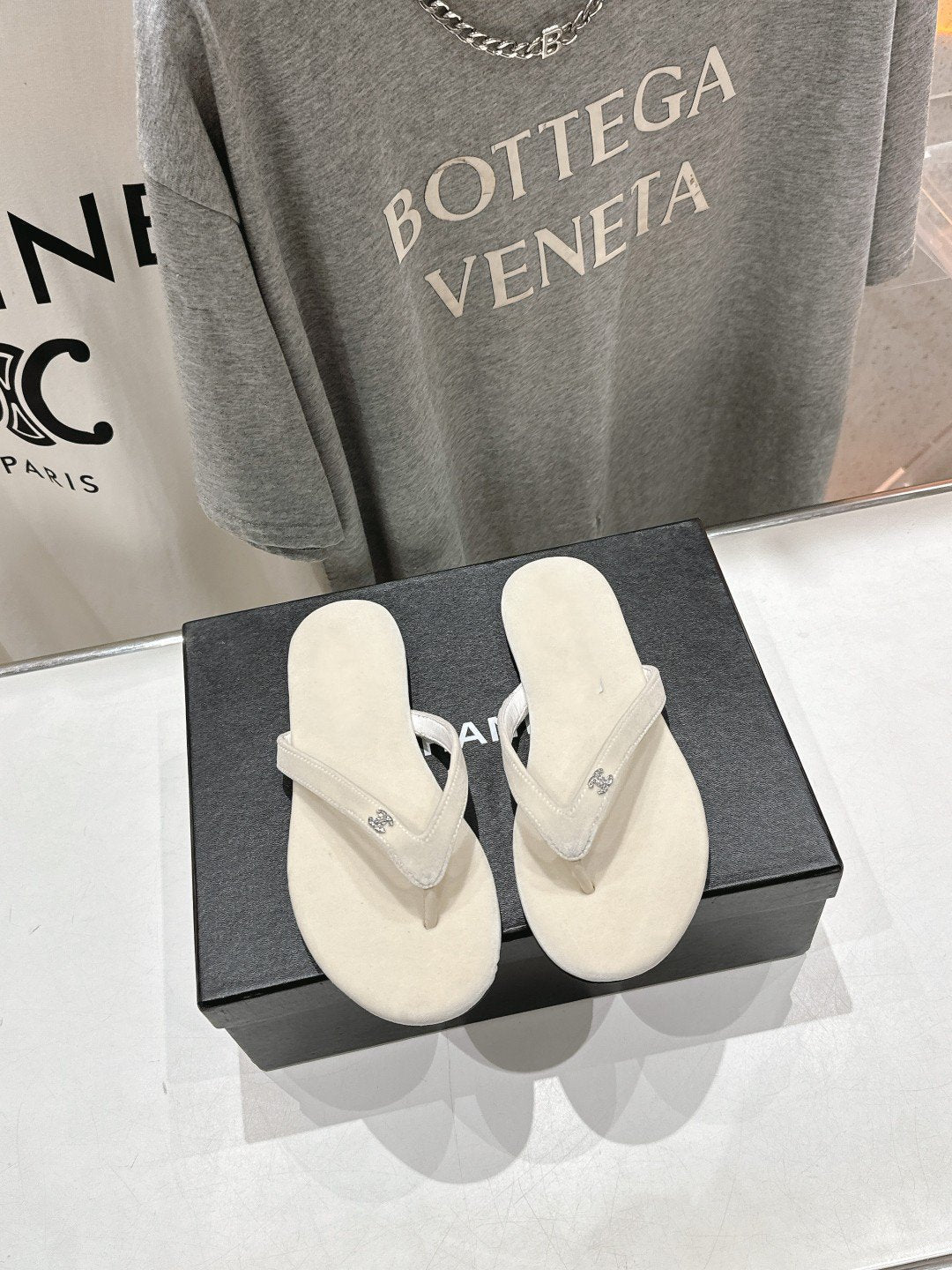 cc thong sandal cream velvet