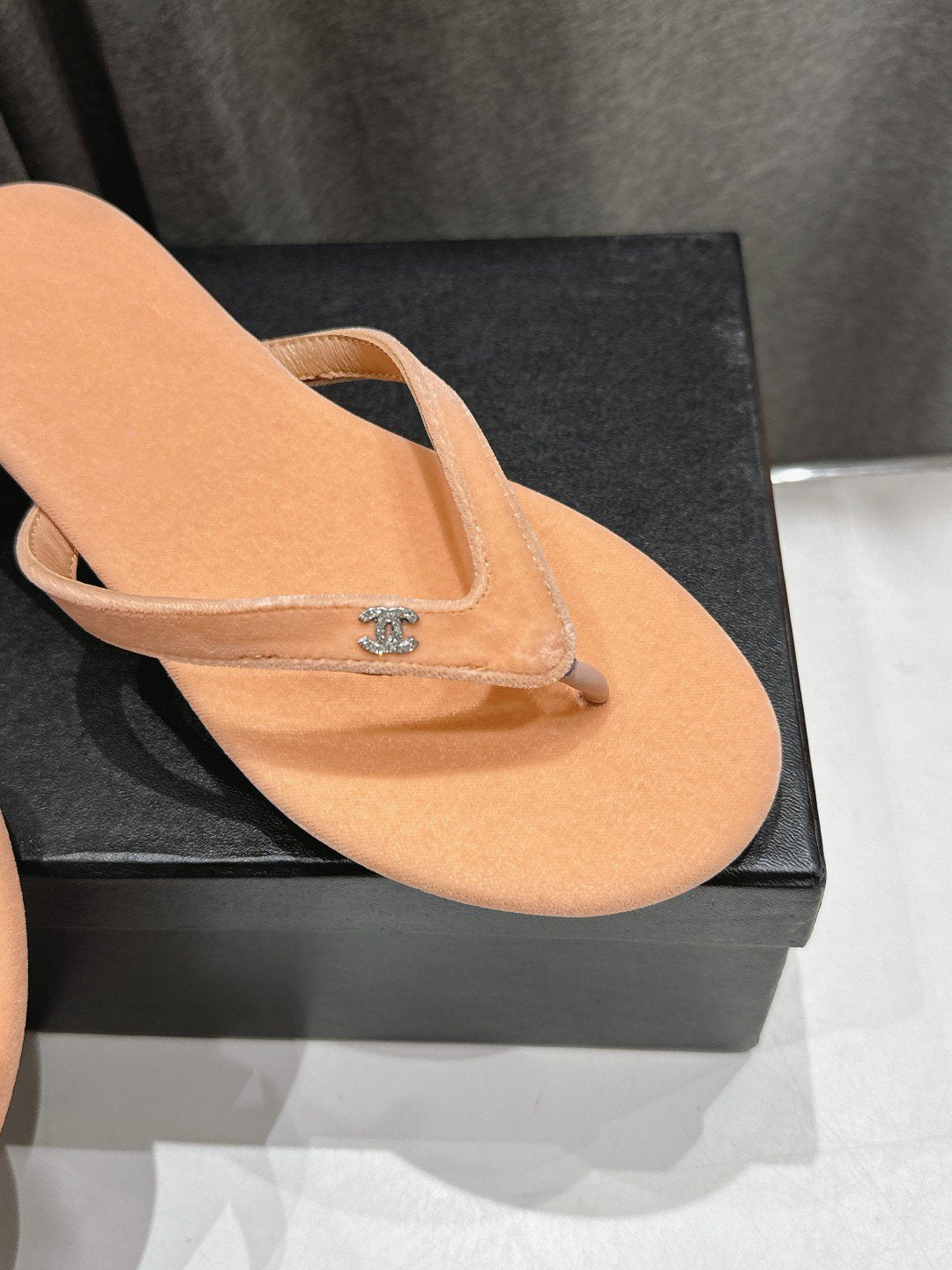 cc thong sandal cantaloupe velvet