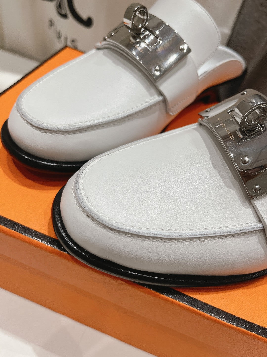 IOTA MULE WHITE CALFSKIN