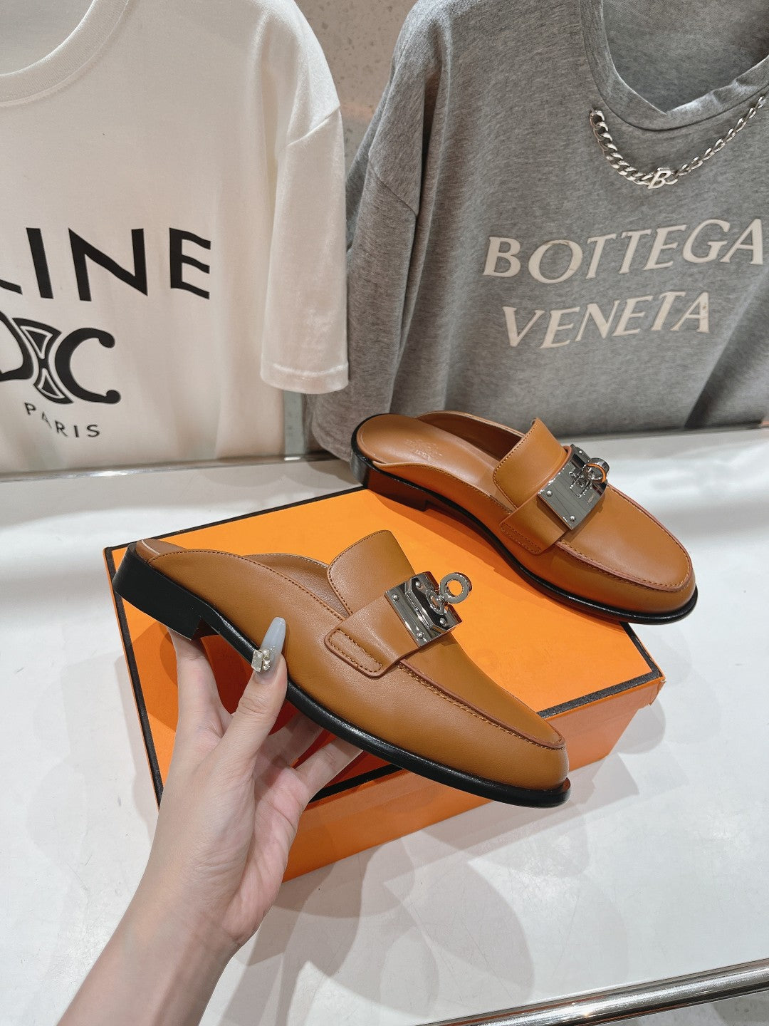 IOTA MULE CARAMEL CALFSKIN