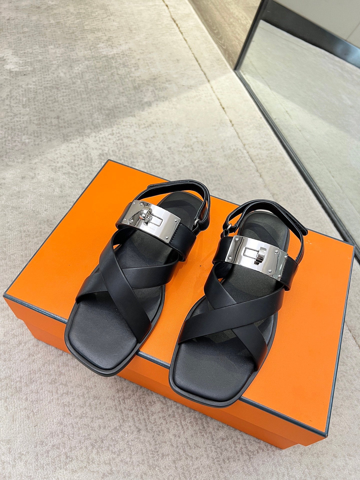 Ines sandal black calfskin