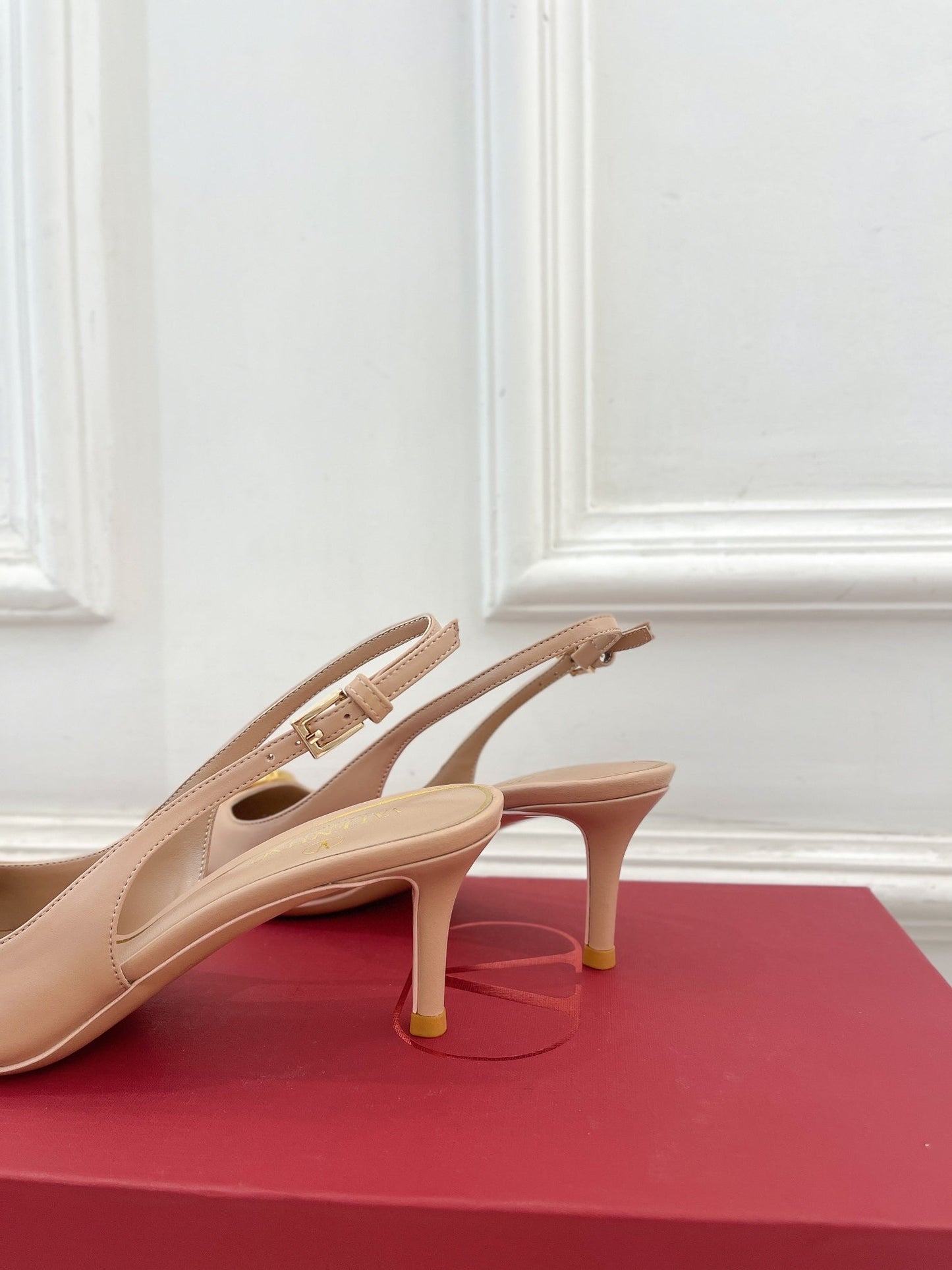 The Bold Edition Vlogo Slingback 60 Beige Calfskin