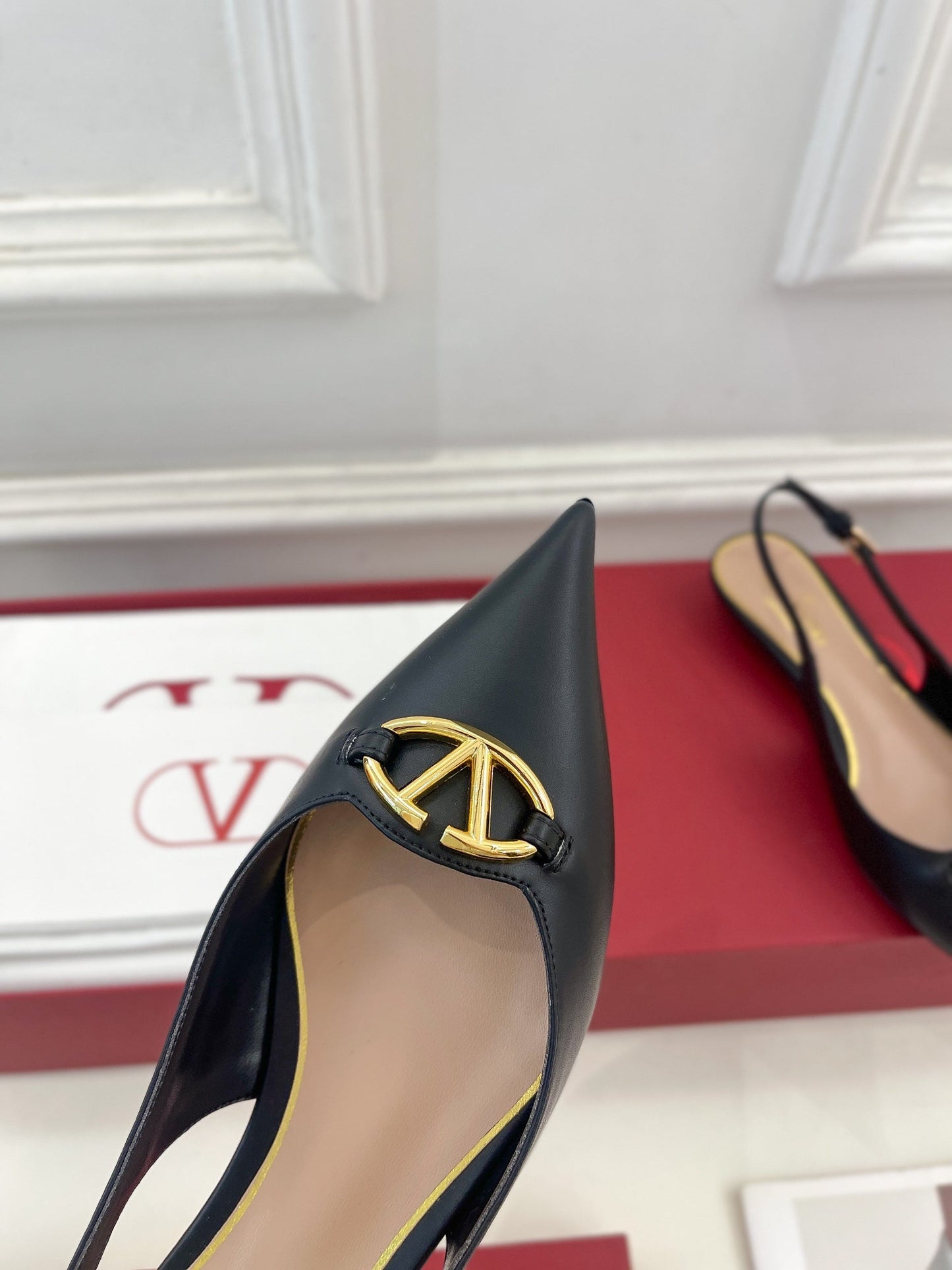 The Bold Edition Vlogo Slingback Flat 20 Black Calfskin