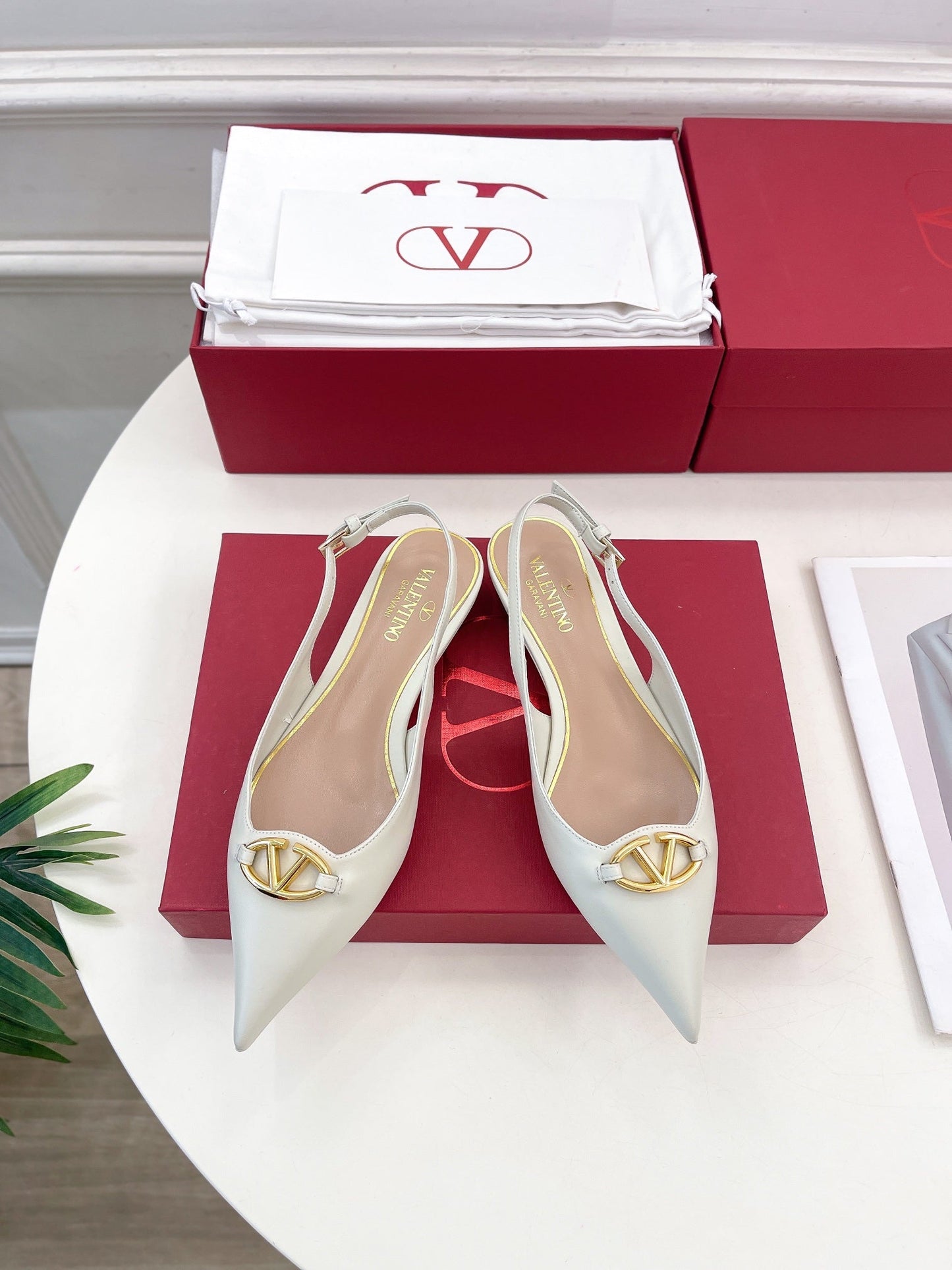 The Bold Edition Vlogo Slingback Flat 20 White Calfskin