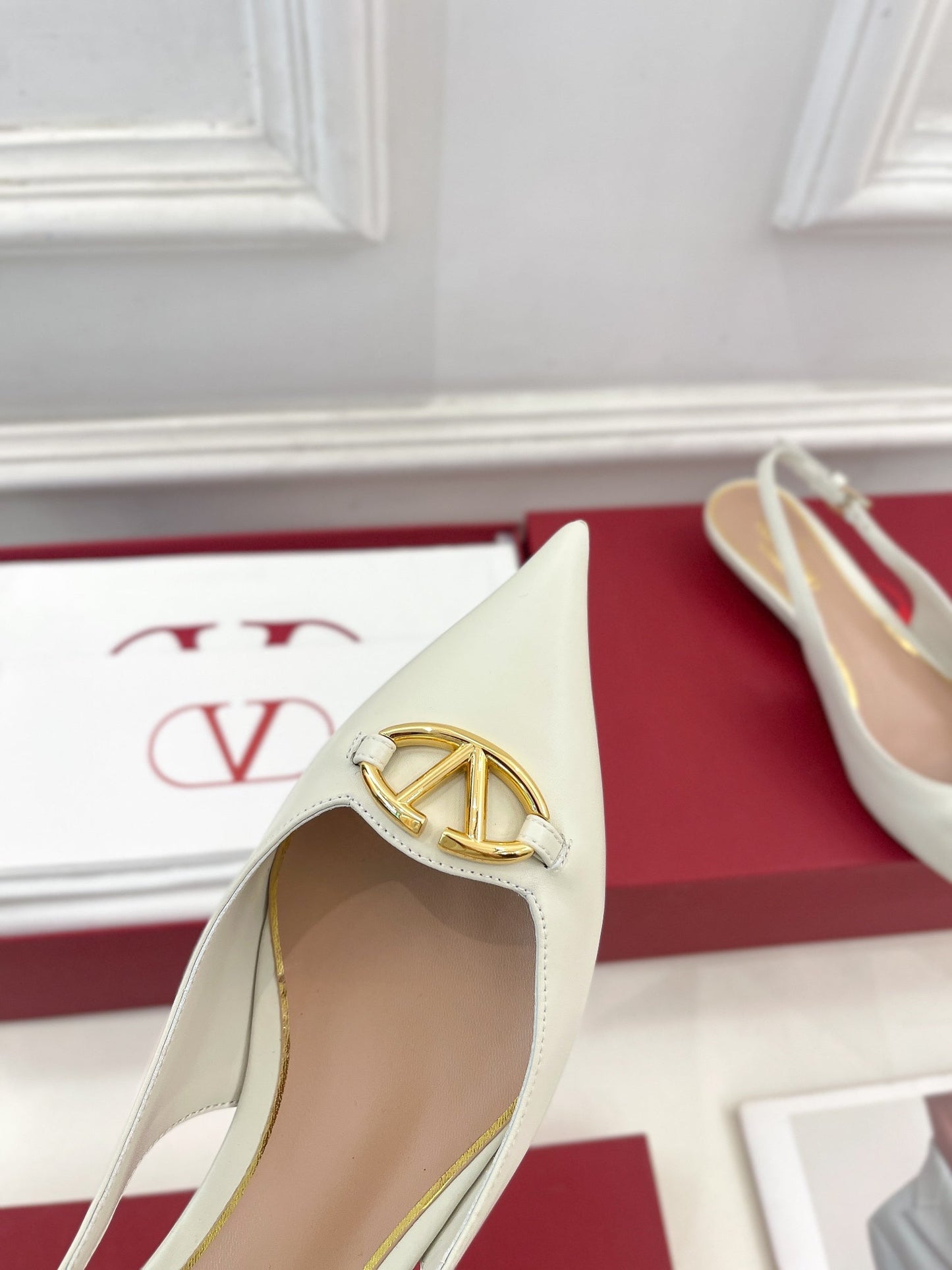 The Bold Edition Vlogo Slingback Flat 20 White Calfskin