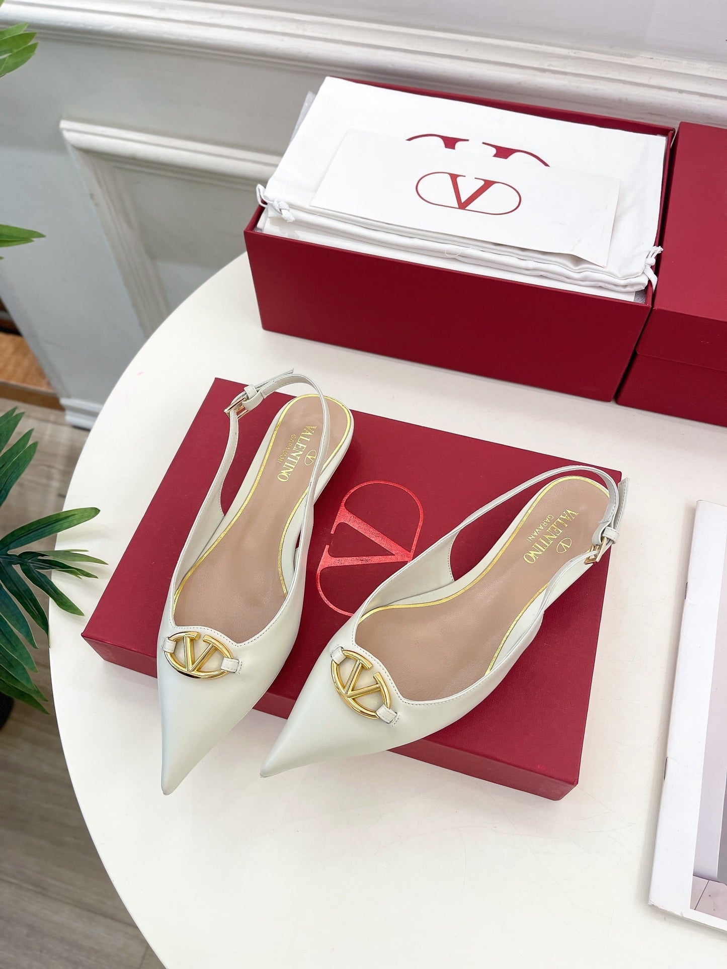 The Bold Edition Vlogo Slingback Flat 20 White Calfskin