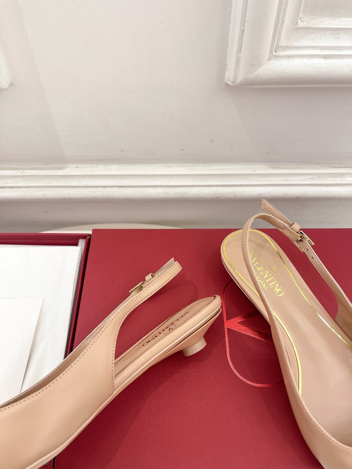 The Bold Edition Vlogo Slingback Flat 20 Beige Calfskin