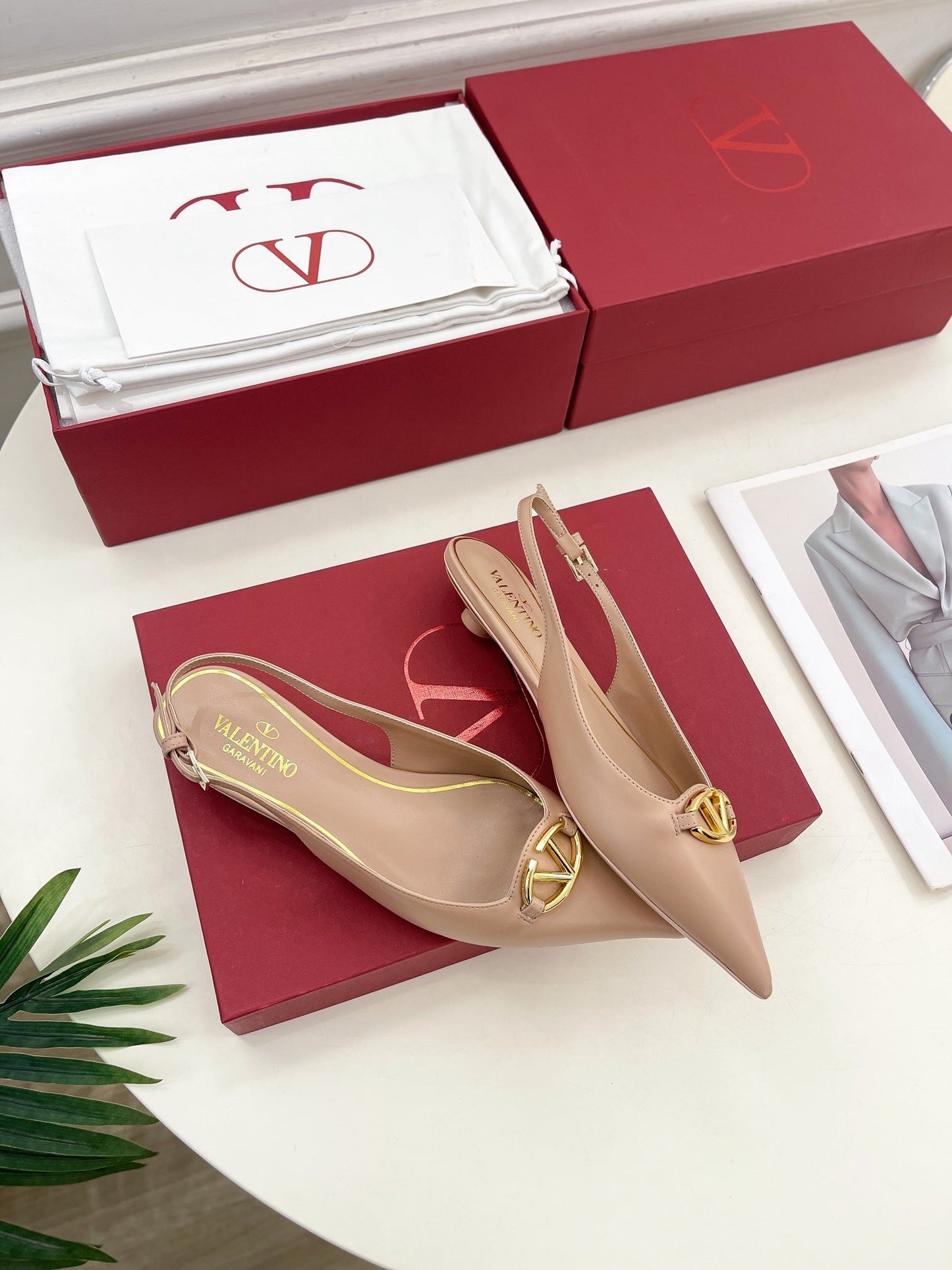 The Bold Edition Vlogo Slingback Flat 20 Beige Calfskin