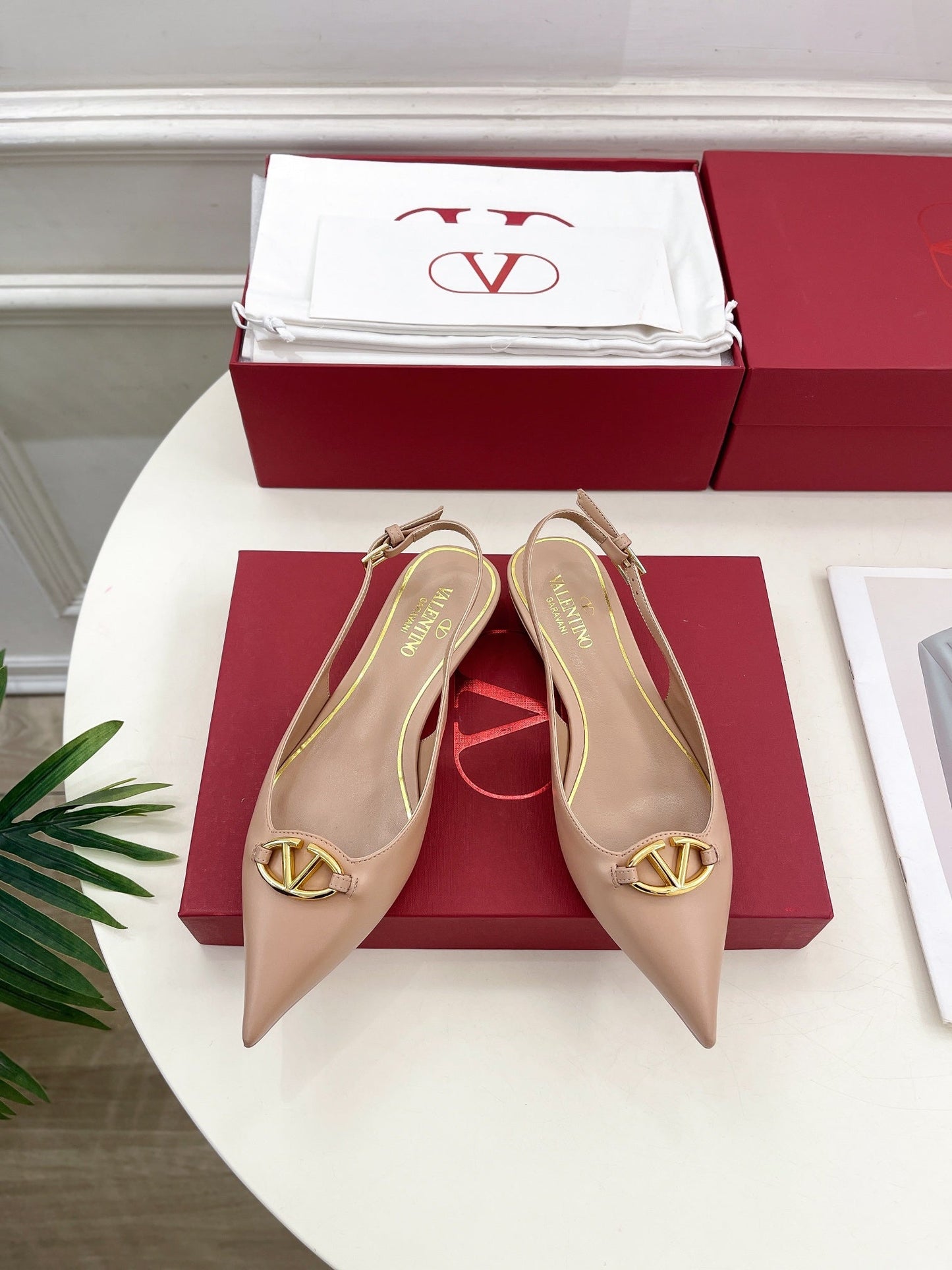 The Bold Edition Vlogo Slingback Flat 20 Beige Calfskin