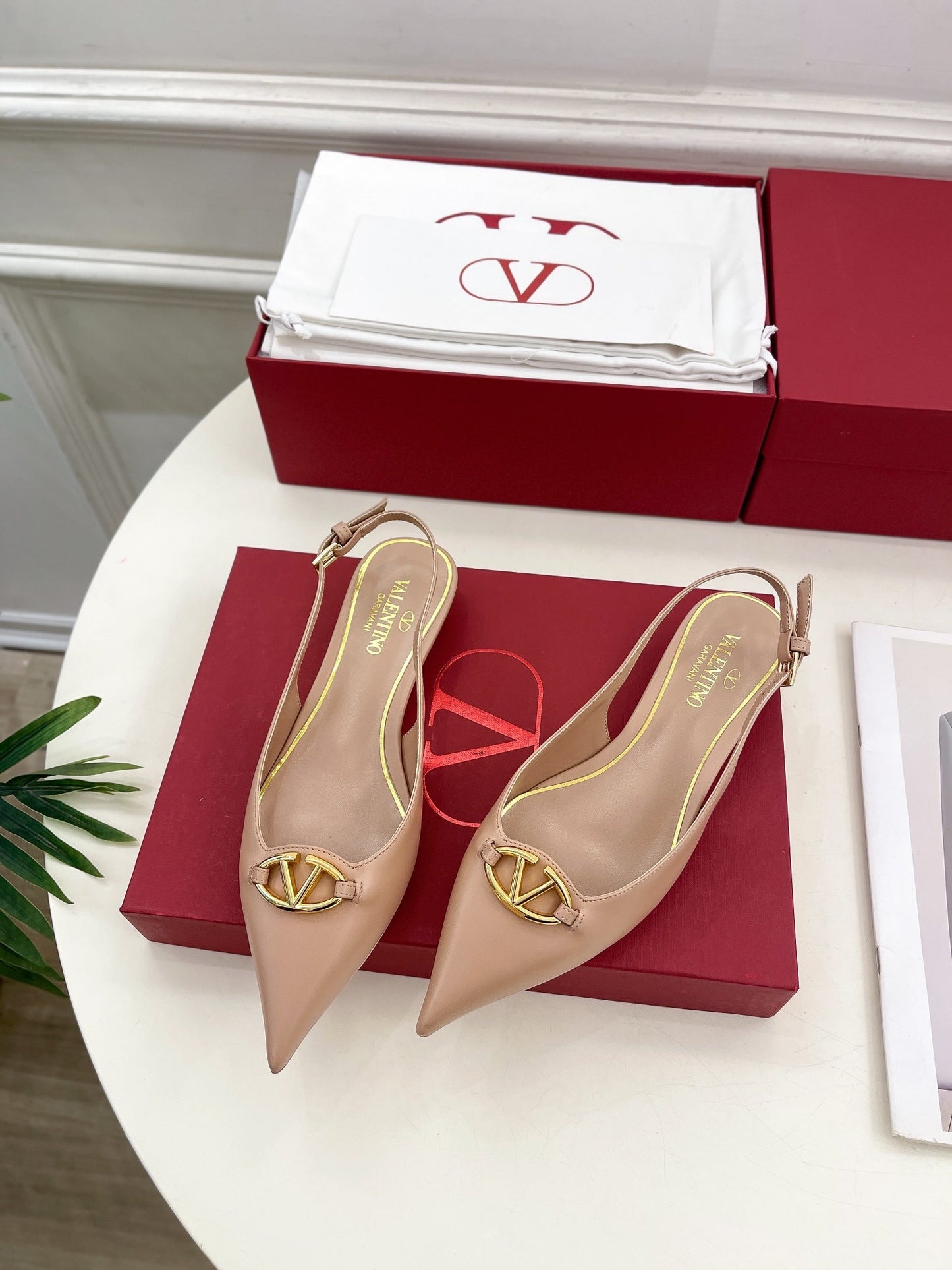 The Bold Edition Vlogo Slingback Flat 20 Beige Calfskin