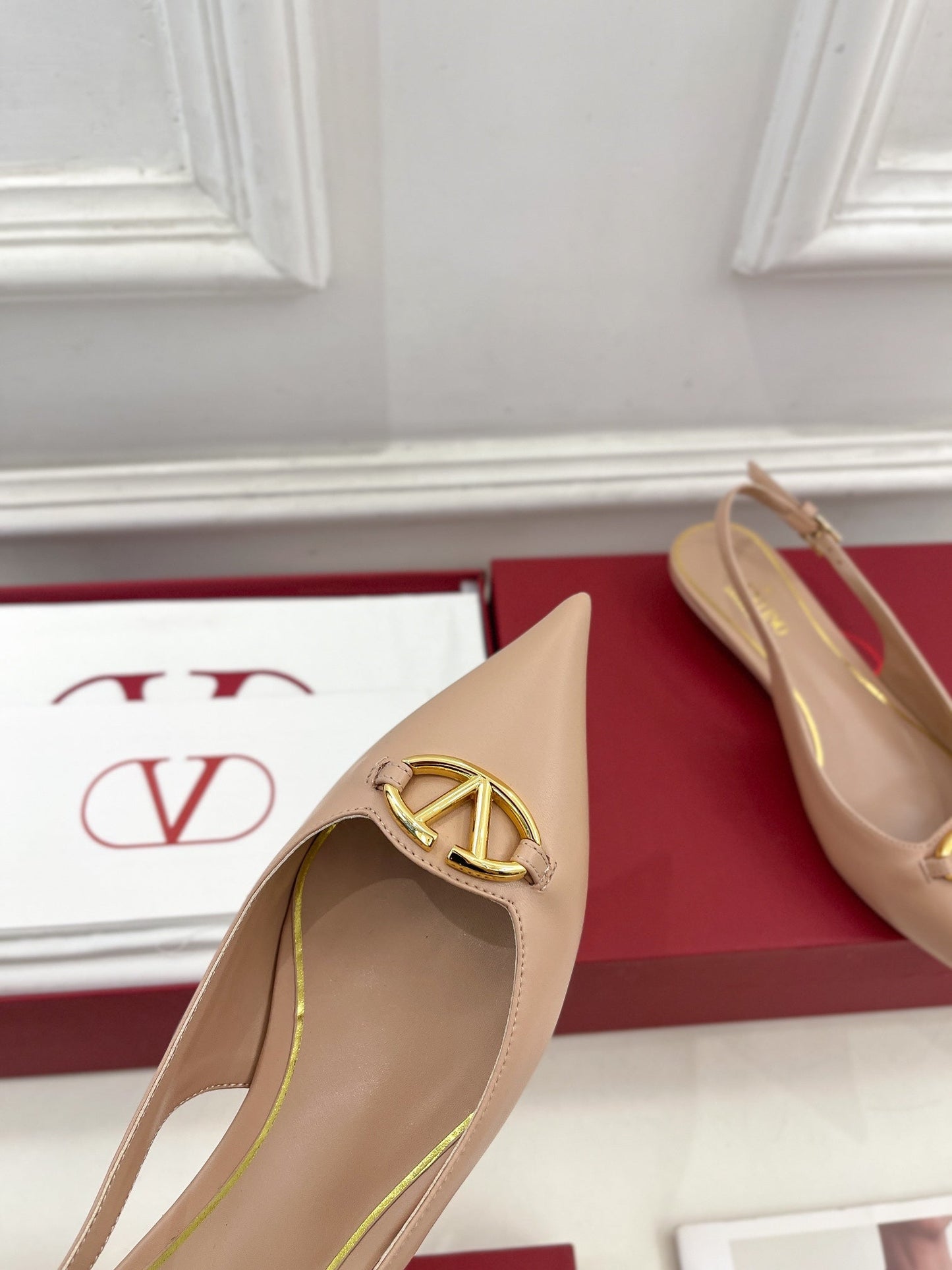 The Bold Edition Vlogo Slingback Flat 20 Beige Calfskin