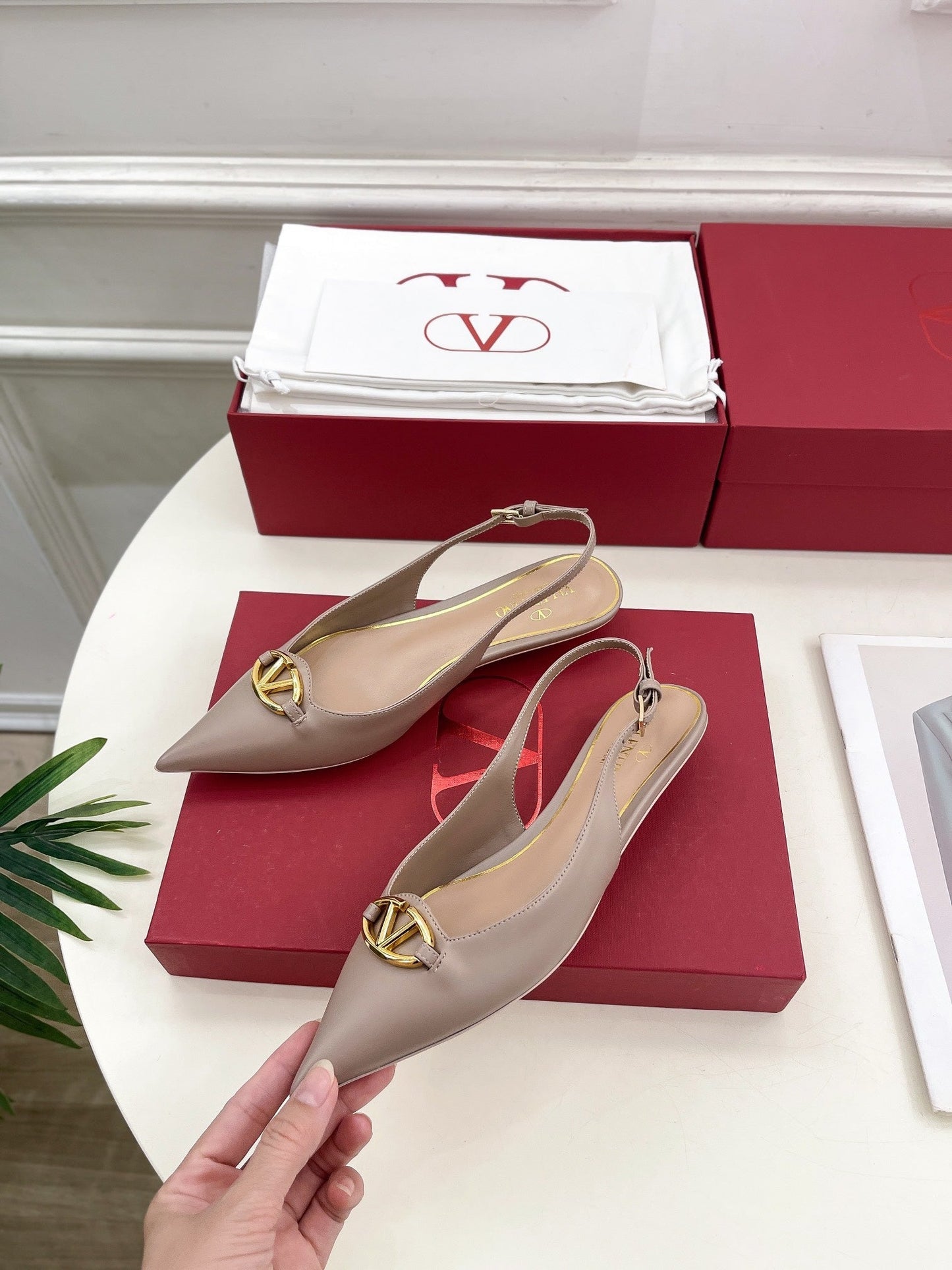 The Bold Edition Vlogo Slingback Flat 20 Rose Cannelle Calfskin