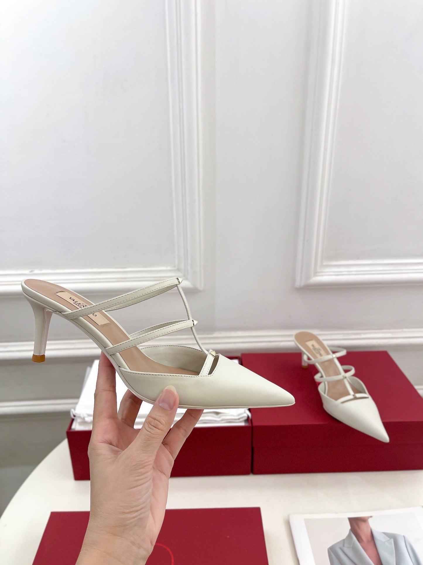 Rockstud Wispy White Calfskin Mule 60mm