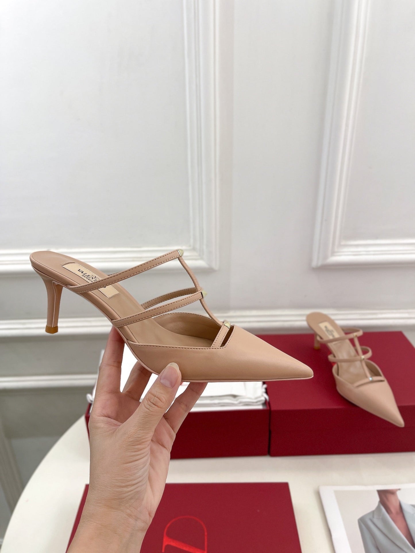 Rockstud Wispy Beige Calfskin Mule 60mm