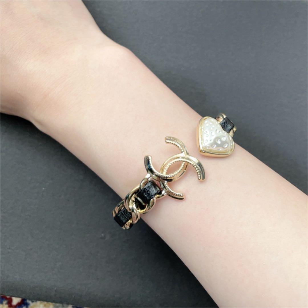 CC HEART WHITE MOP GOLD DIAMOND BRACELET