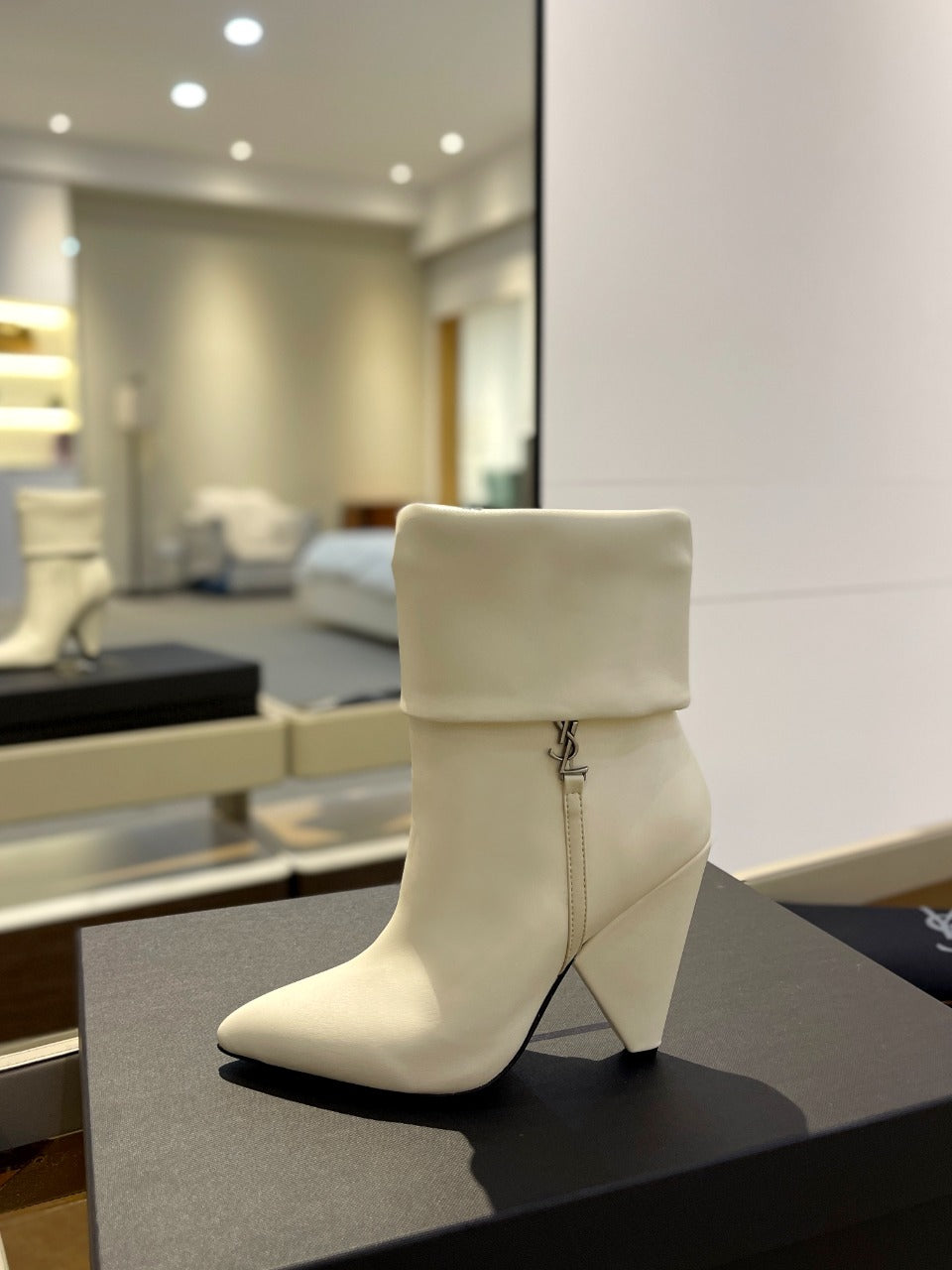 SL NIKI BOOTIES WHITE CALFSKIN