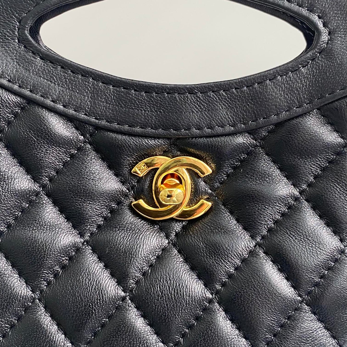 cc 22 hobo 35cm black quilted calfskin gold hardware