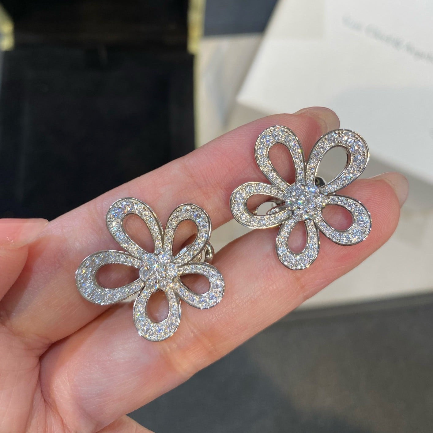 LACE FLOWER SILVER EARRINGS