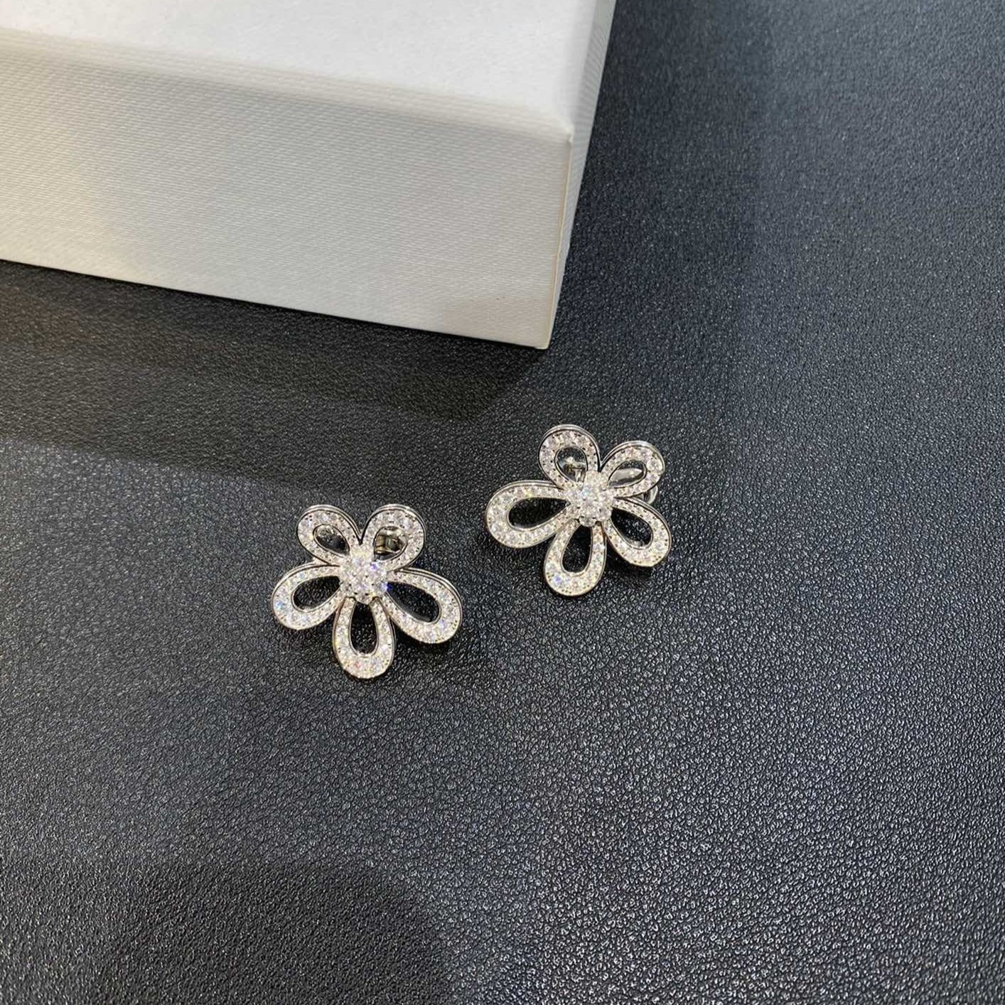 LACE FLOWER SILVER EARRINGS