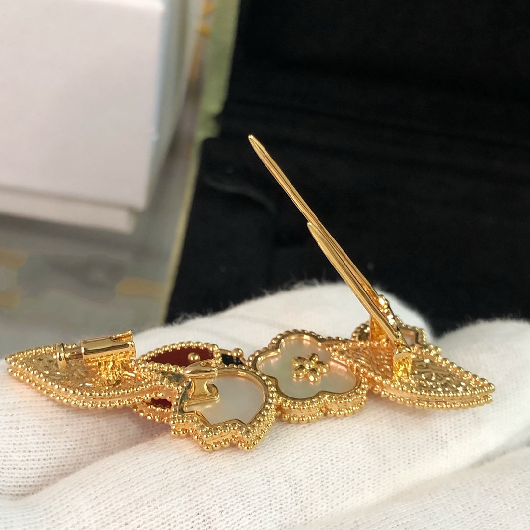 LUCKY SPRING GOLD BROOCH