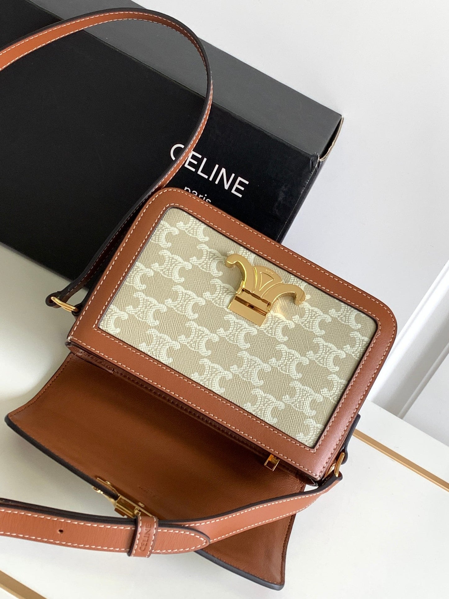 TEEN TRIOMPHE 18.5CM BEIGE MONOGRAM CANVAS AND TAN CALFSKIN