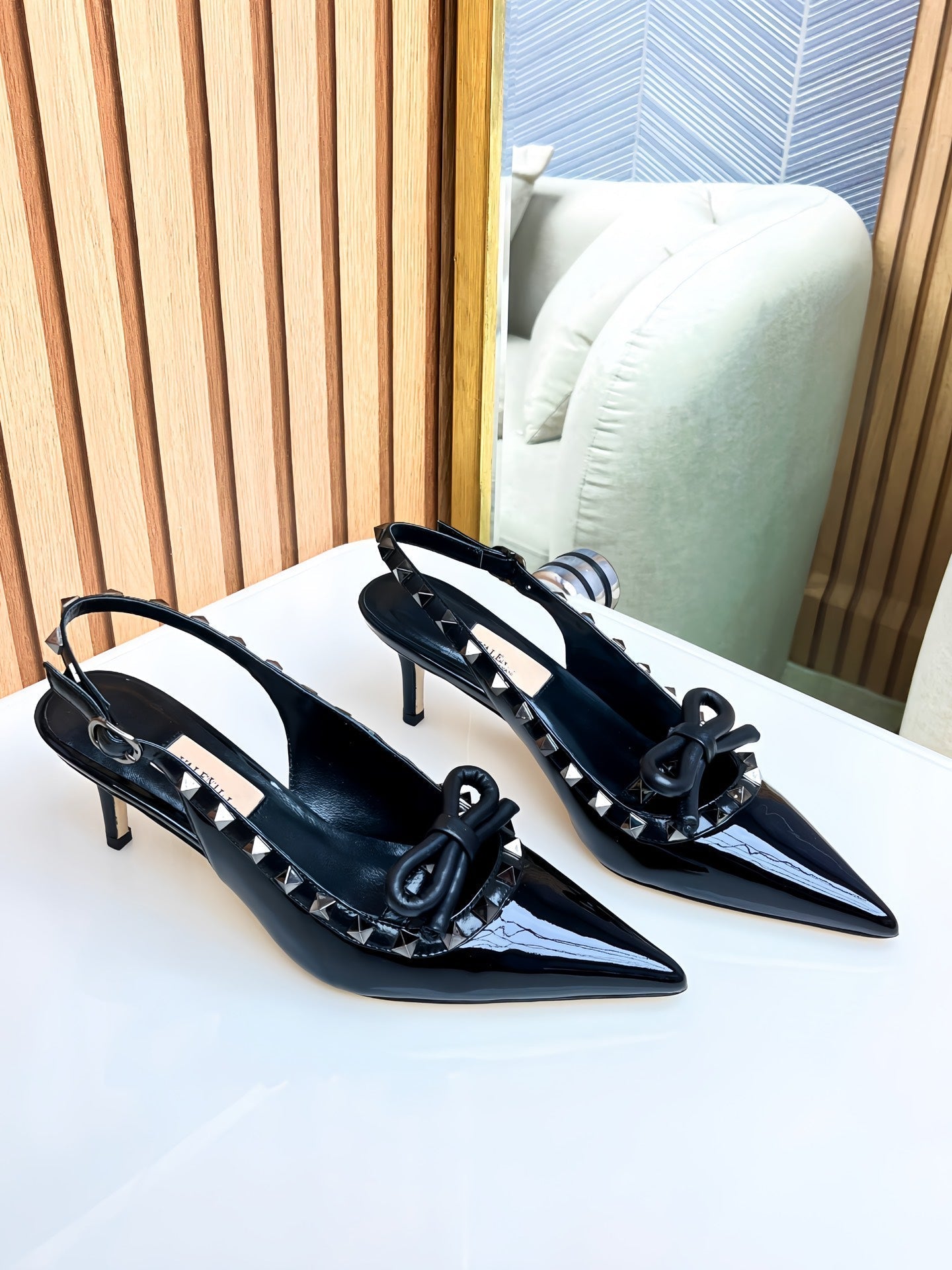 Rockstud Bow Slingback Black Calfskin With Matching Studs