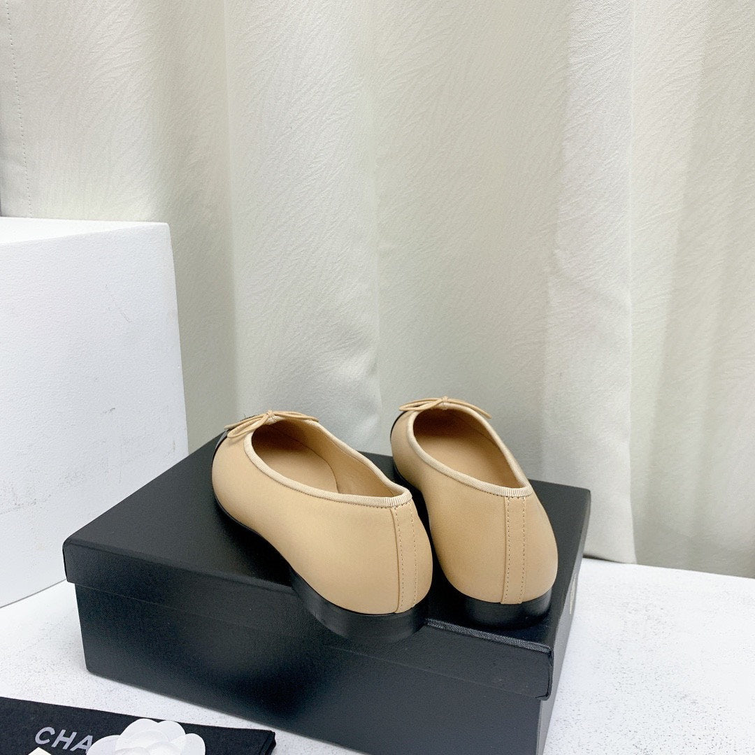 ballet flats beige lambskin black patent calfskin