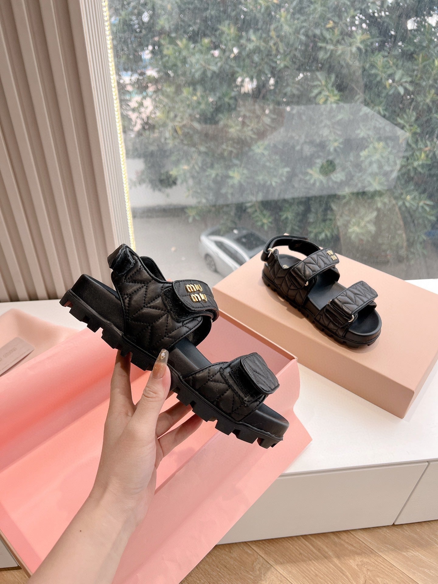 miu dad sandal black calfskin